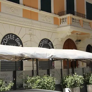 https://domus-romantica.it-romehotels.com